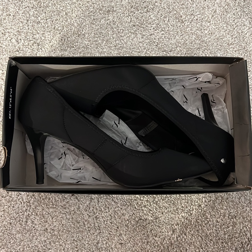 Simply Vera Wang Black Heels | Simply Stretch